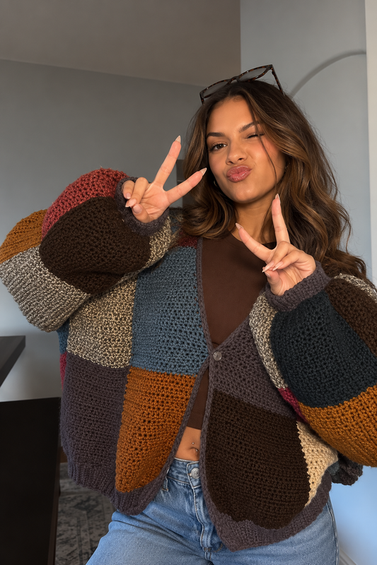 Cardigan de crochet Earth Mosaic patchwork em tons terrosos, MOIKANA ROOTS
